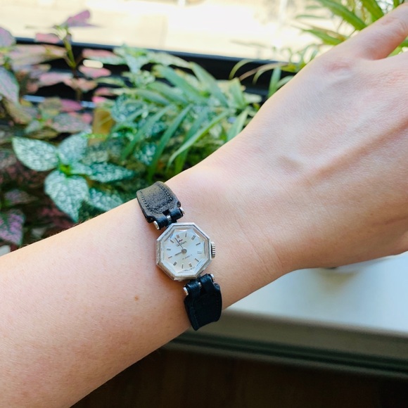 SOLD! RARE Vintage Women Swiss Watch (Waltham) - Picture 2 of 5